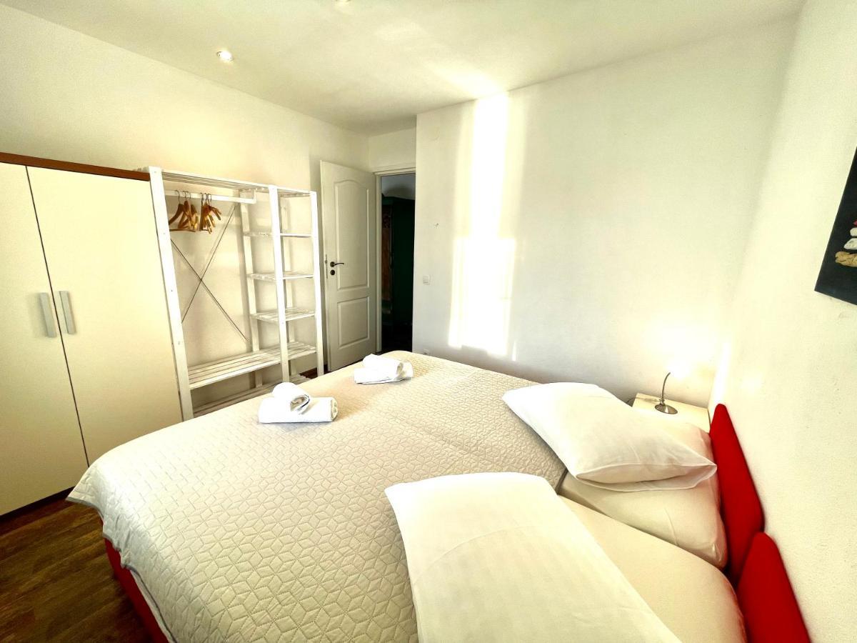 Apartments Trapula Шибеник Екстер'єр фото